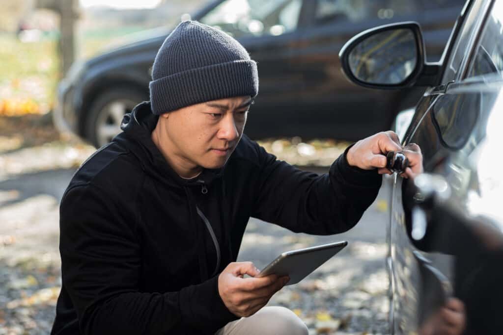 male bandit thief car thief asian uses a tablet to 2022 12 08 03 55 17 utc